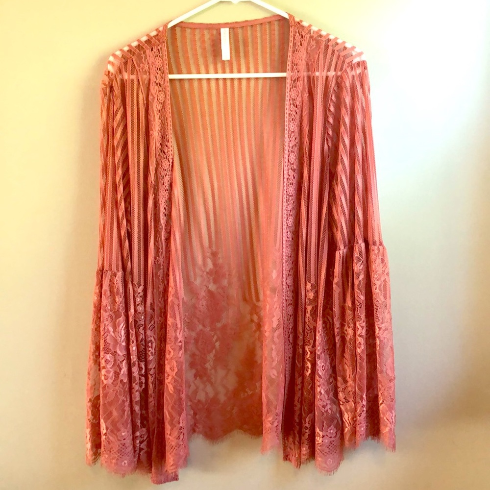 Never worn lace top size XL
